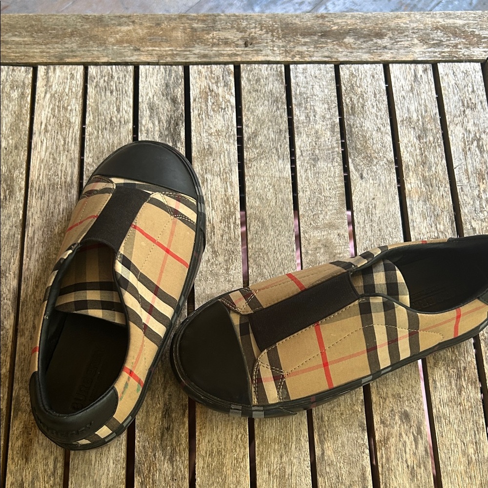 Burberry Kids Checkered Tan and Black Sneakers - Picture 4 of 4